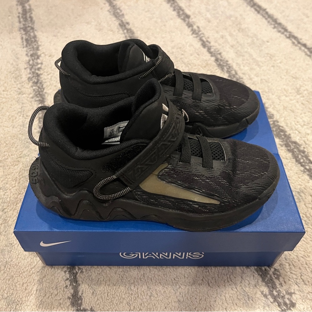 Nike Giannis Immortality Basketball Sneakers